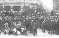  1906 05 01 Curieux et manifestants place de la Republique_new.jpg 